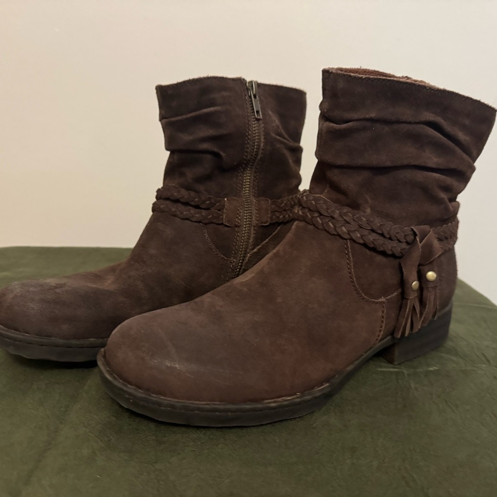 Ladies born suede boots size 10